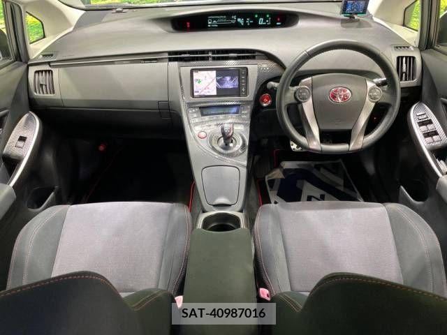 Toyota PRIUS 2012-03 393435-1