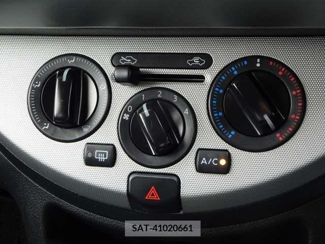 Nissan NOTE 2009-11 230459-14