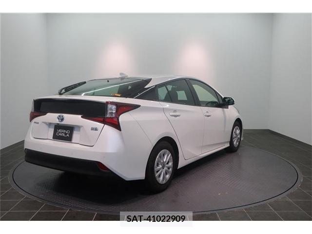 Toyota PRIUS 2022-07 322523-4