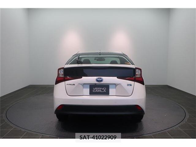 Toyota PRIUS 2022-07 322523-9