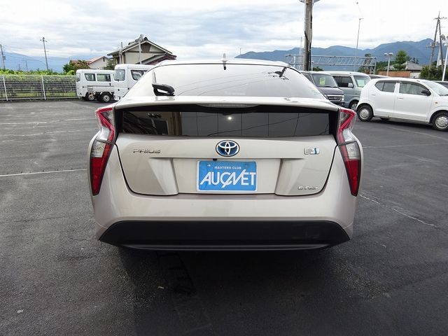 Toyota PRIUS 2017-08 10285-4