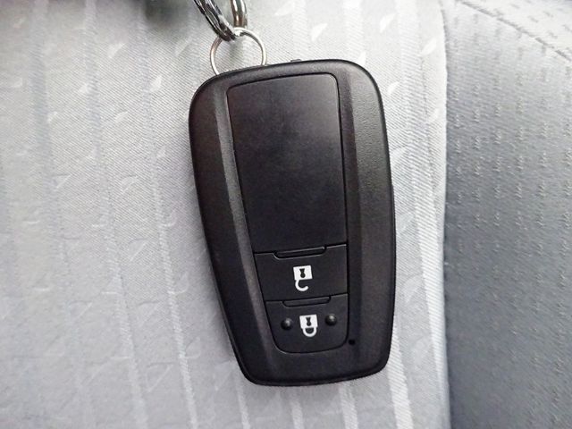 Toyota PRIUS 2017-08 10285-29