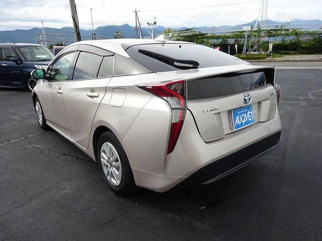 Toyota PRIUS 2017-08 10285-5