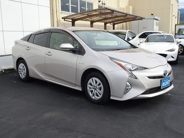 Toyota PRIUS 2017-08 10285-2