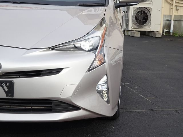Toyota PRIUS 2017-08 10285-6