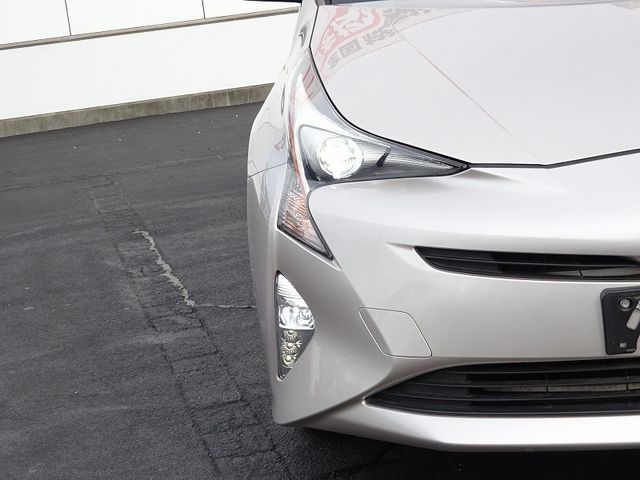 Toyota PRIUS 2017-08 10285-7