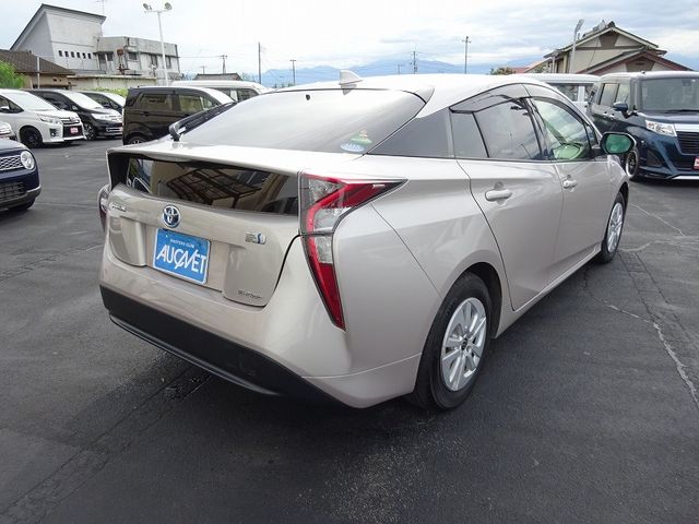 Toyota PRIUS 2017-08 10285-3