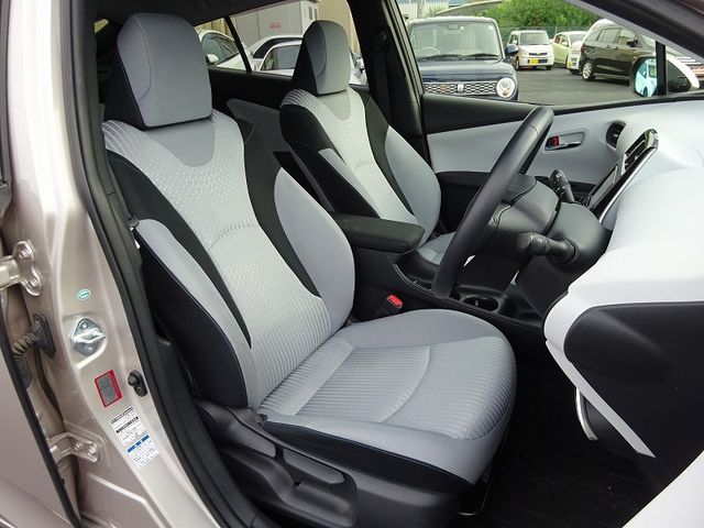 Toyota PRIUS 2017-08 10285-12