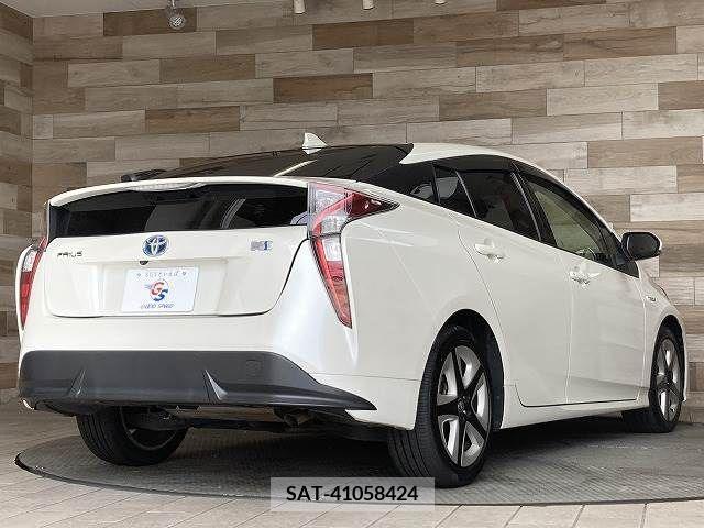 Toyota PRIUS 2016-03 336588-16