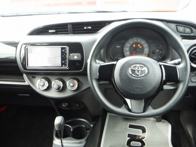 Toyota VITZ 2018-03 13497-7