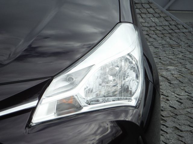 Toyota VITZ 2018-03 13497-27
