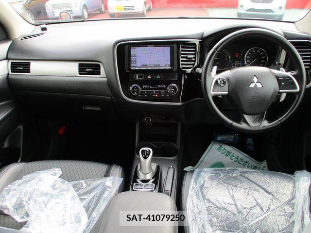 Mitsubishi OUTLANDER PHEV 2013-02 201532-1