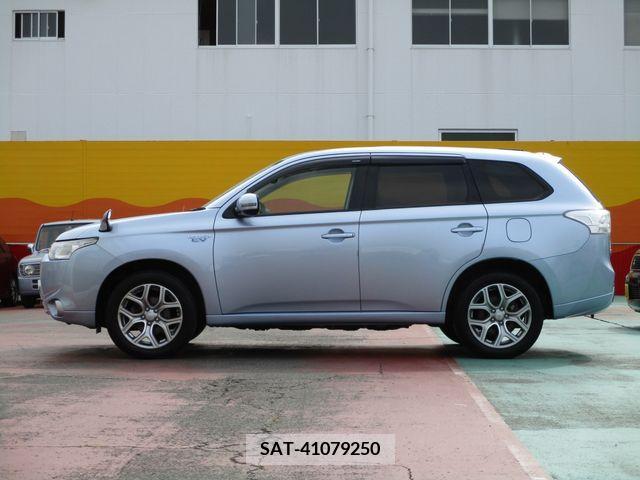 Mitsubishi OUTLANDER PHEV 2013-02 201532-3