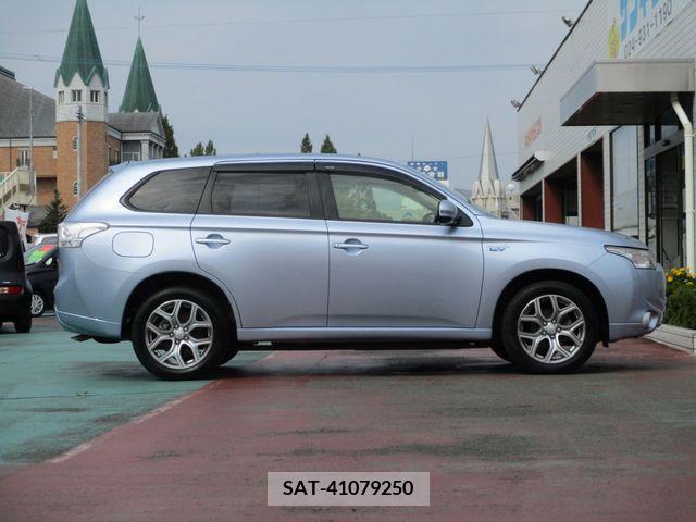 Mitsubishi OUTLANDER PHEV 2013-02 201532-4
