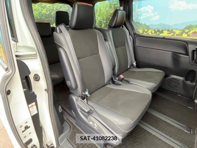 Toyota NOAH 2020-10 205767-9