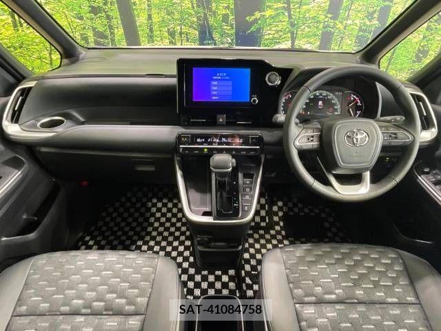 Toyota VOXY 2022-12 378441-1