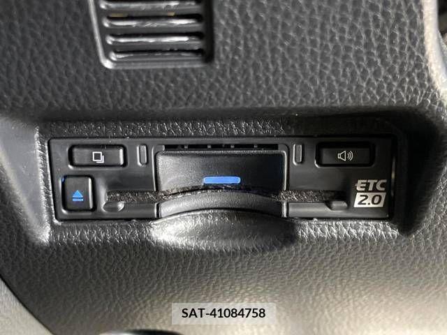 Toyota VOXY 2022-12 378441-6