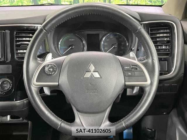 Mitsubishi OUTLANDER PHEV 2015-02 379602-11