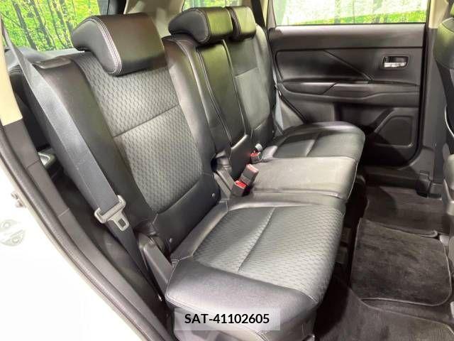 Mitsubishi OUTLANDER PHEV 2015-02 379602-9