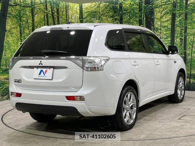 Mitsubishi OUTLANDER PHEV 2015-02 379602-17