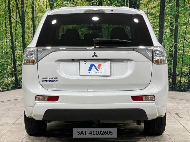 Mitsubishi OUTLANDER PHEV 2015-02 379602-15