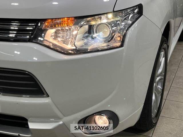 Mitsubishi OUTLANDER PHEV 2015-02 379602-12