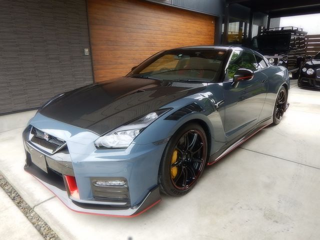 Nissan GT-R 2021-11 15896-1