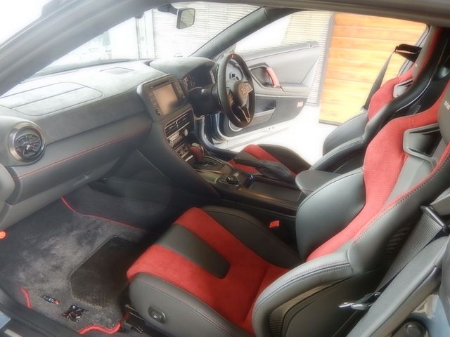 Nissan GT-R 2021-11 15896-19
