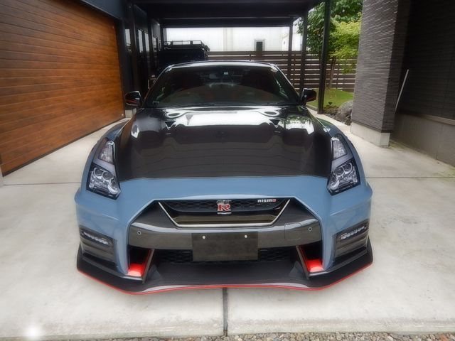 Nissan GT-R 2021-11 15896-0