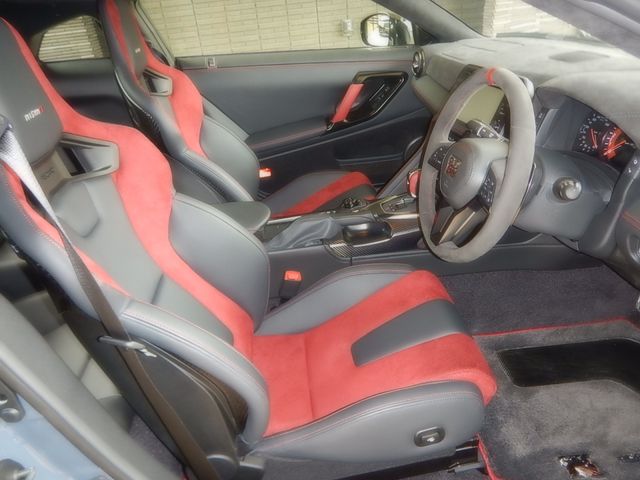 Nissan GT-R 2021-11 15896-18