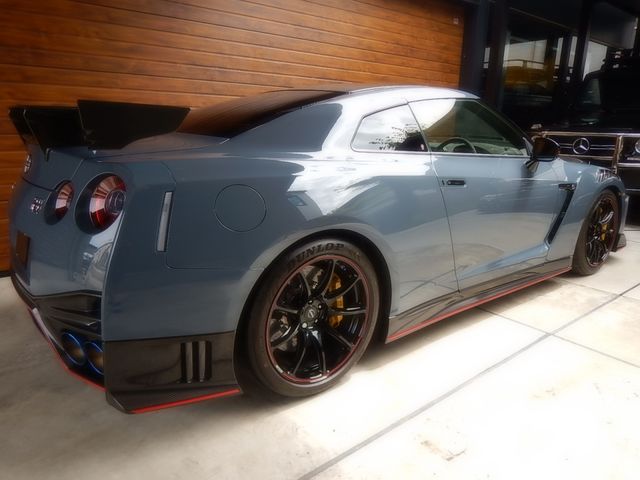 Nissan GT-R 2021-11 15896-17