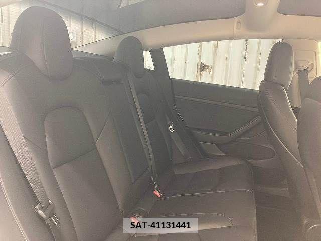 Tesla MODEL 3 2021-12 378672-10