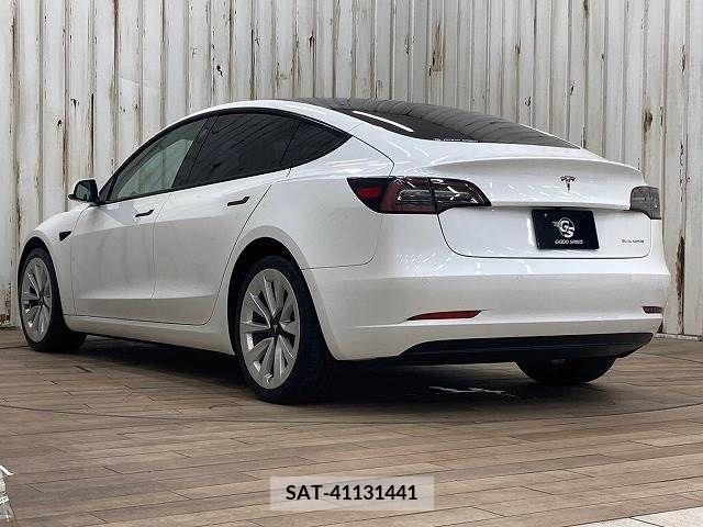 Tesla MODEL 3 2021-12 378672-17