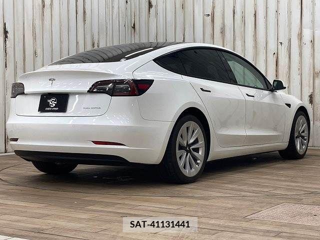 Tesla MODEL 3 2021-12 378672-16