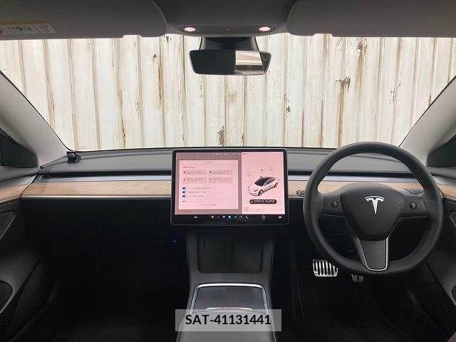 Tesla MODEL 3 2021-12 378672-1