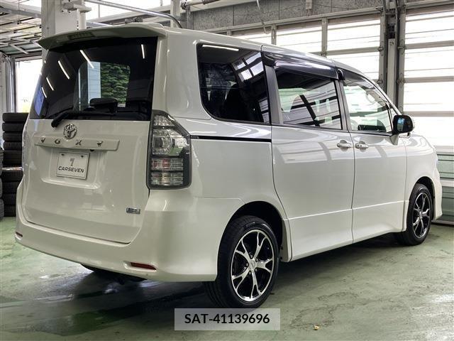 Toyota VOXY 2011-05 321394-4