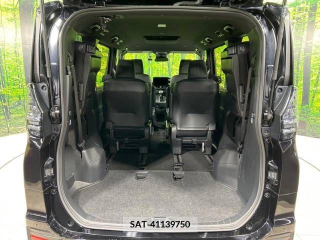 Toyota VOXY 2023-04 208125-11