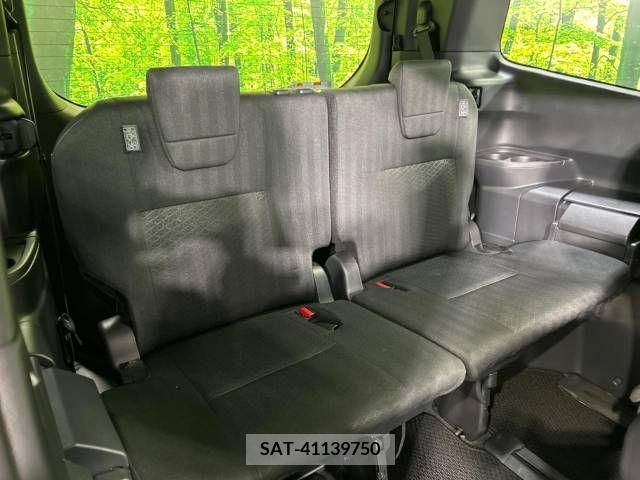 Toyota VOXY 2023-04 208125-10