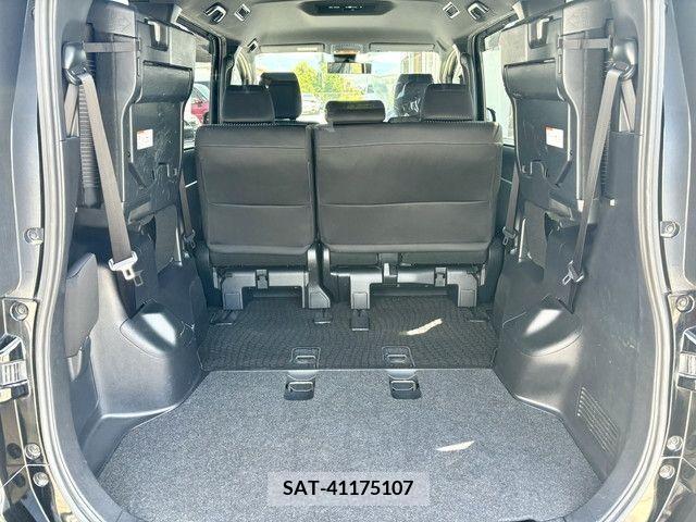 Toyota NOAH 2018-05 331332-13
