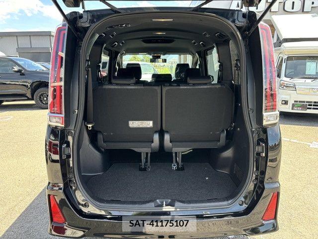 Toyota NOAH 2018-05 331332-10