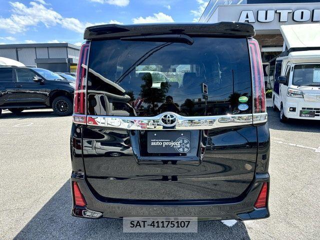 Toyota NOAH 2018-05 331332-9