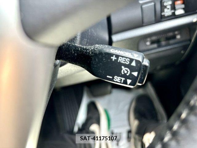 Toyota NOAH 2018-05 331332-22