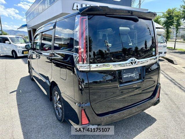 Toyota NOAH 2018-05 331332-8