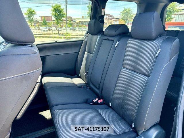 Toyota NOAH 2018-05 331332-6