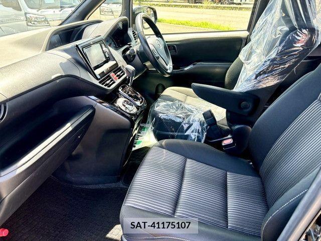 Toyota NOAH 2018-05 331332-5