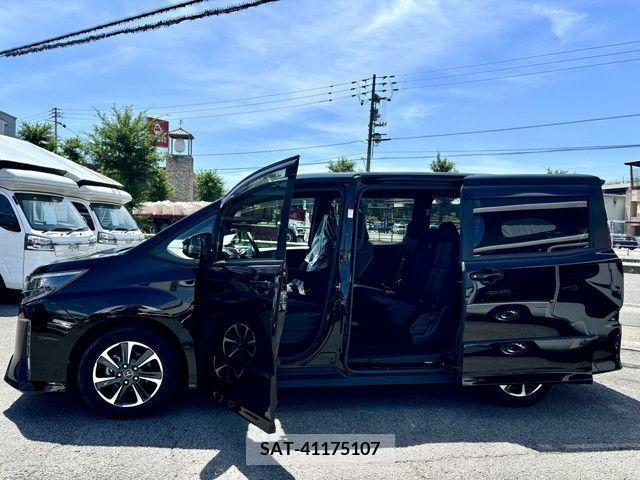 Toyota NOAH 2018-05 331332-4