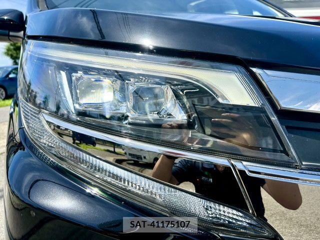Toyota NOAH 2018-05 331332-19