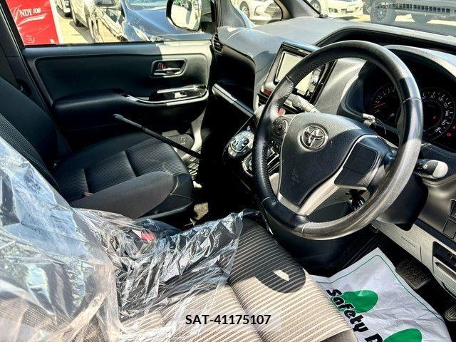 Toyota NOAH 2018-05 331332-17