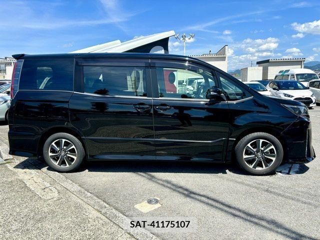 Toyota NOAH 2018-05 331332-15
