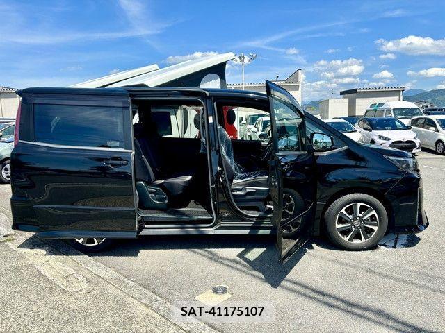 Toyota NOAH 2018-05 331332-16
